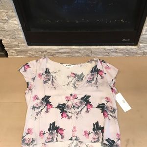 BB Dakota Franz Flora hem tee